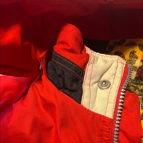 Stylish Red and White Women's Puffer Jacket - Picture 11 of 11